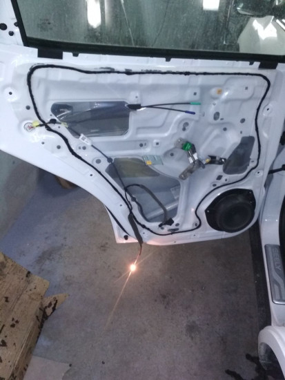 Задняя дверь Emgrand X7 2018 без дверной карты