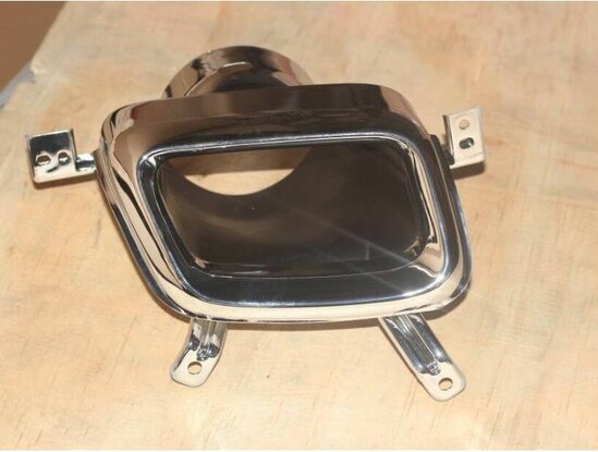 Декоративная рамка выхлопной трубы на Geely Atlas