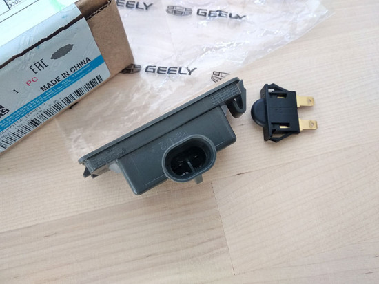 geely-emgrand-x7-nl-4-подсветка-бардачка-печаточного-ящика-7063000400742-geely.jpg