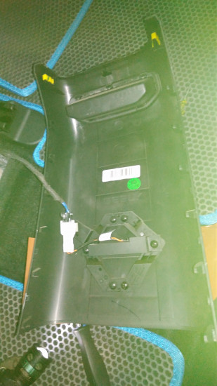 Такой разъём есть возле запасного колеса