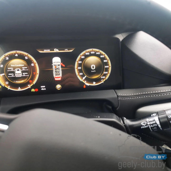 Приборная панель Geely Okavango. Трехрядное расположение сидений