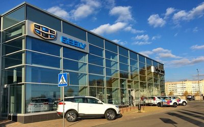 Новый автоцентр Geely красивый! Однако работать с клиентами сотрудники пока умеют только с помощью электронной почты