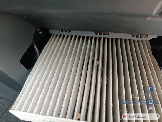 Салонный фильтр после ТО у дилера