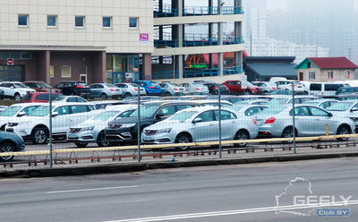 Geely Еmgrand 7 (FE-3JC) на стоянке одного из дилерских центров в Минске - на следующий день после объявления "официального" старта продаж в Беларуси. (Минск, 16.11.2018)
